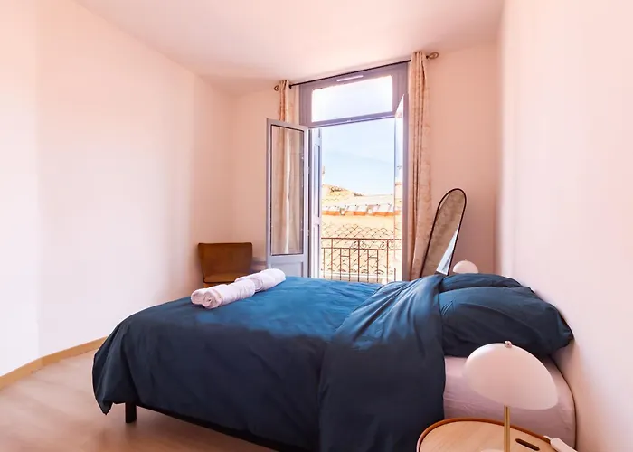 Moderne Et élégant Michel Torrent *